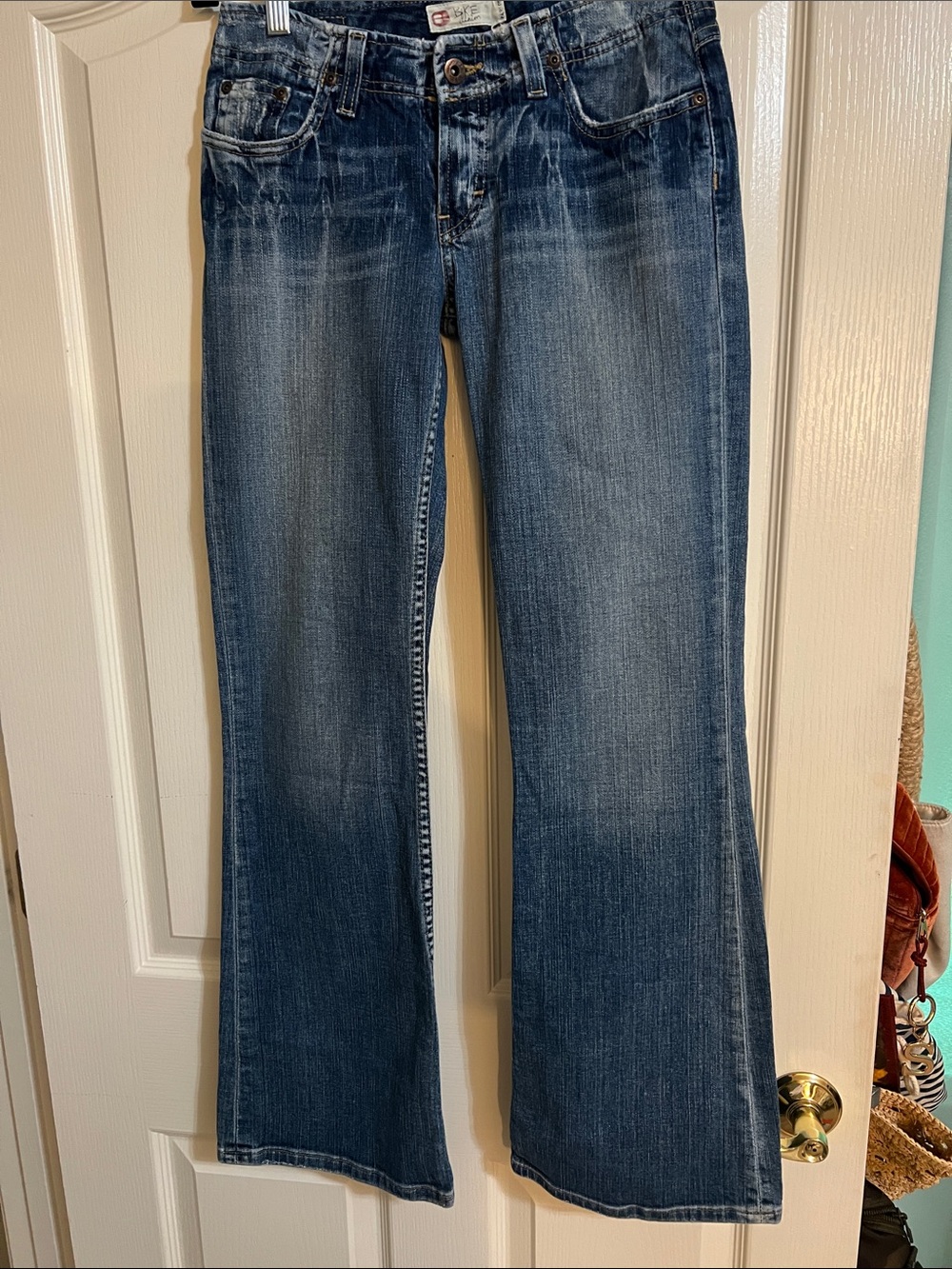 BKE Women's Flared Jeans in Medium Blue Wash